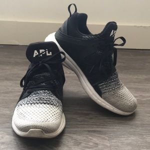APL Lululemon. // US 10, EUR 41 // lightly worn.